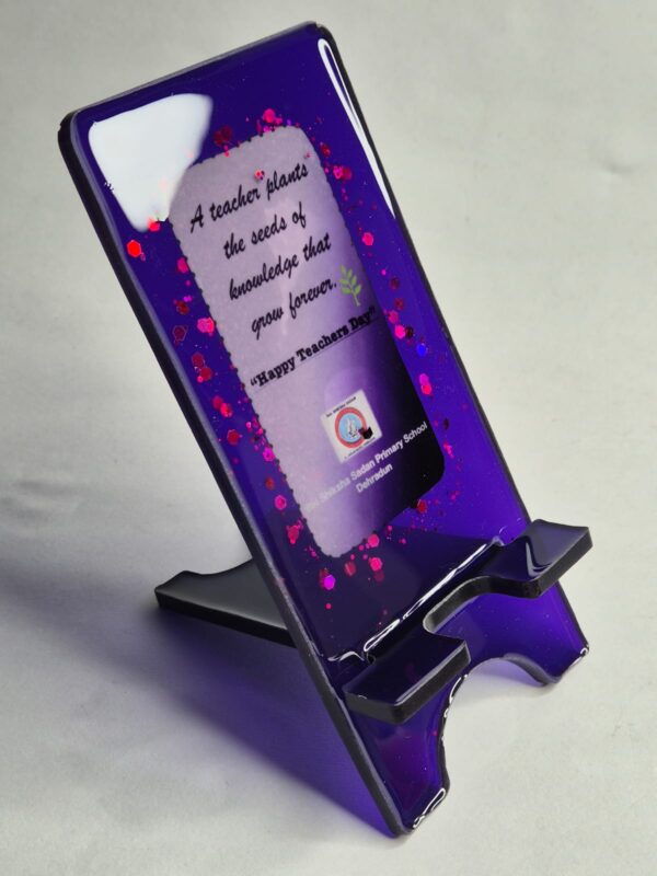 personalised resin phone stand