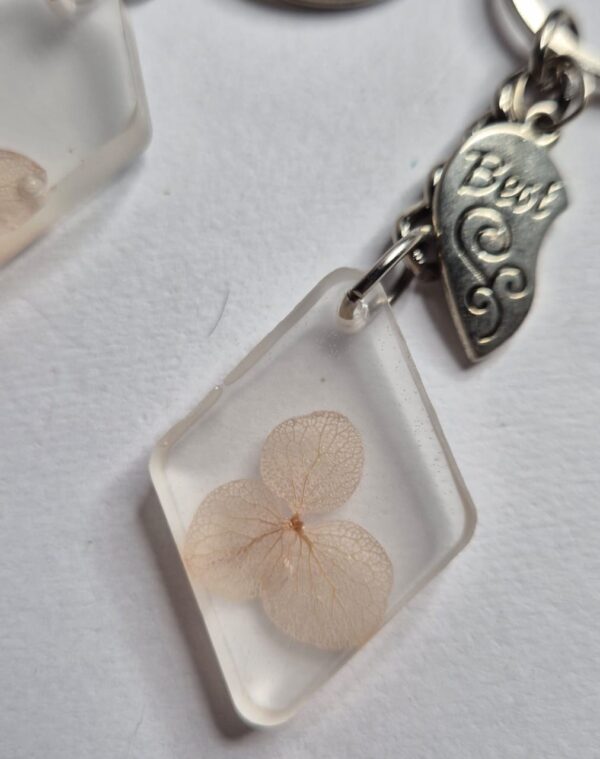 white dried flower keychains 2