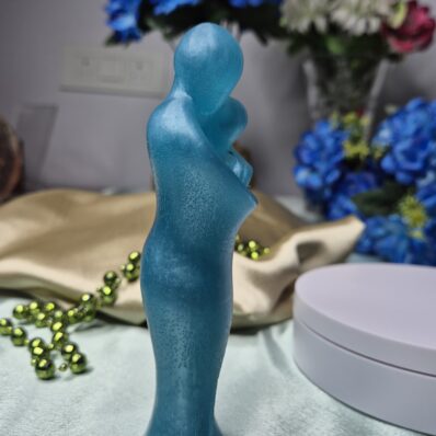 standing mother with child blue 2