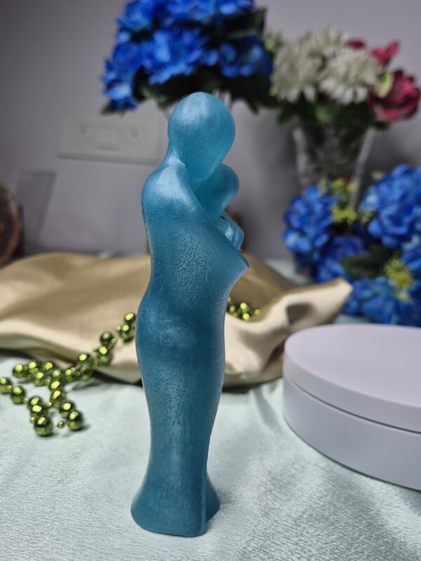 standing mother with child blue 2